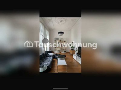 Tauschwohnung: Altbauwohnung mit großem Wohnzimmer und Balkon