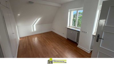 Helle 2-Zimmer-Dachgeschosswohnung mit Einbauküche und Altbaucharme in Darmstadt