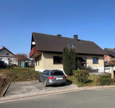Geschmackvolle, gepflegte 2-Zimmer-Dachgeschosswohnung mit geh. Innenausstattung mit Balkon