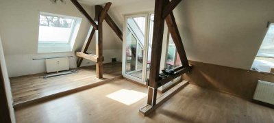 Geheimnisvolle 4 Zimmer Dachgeschoss Wohnung