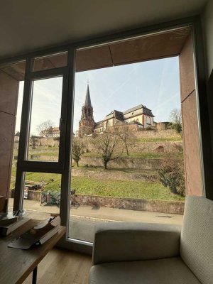 Penthouse-Feeling im Zentrum: 3 Zimmer, Weinbergblick, doppelhohe Decken
