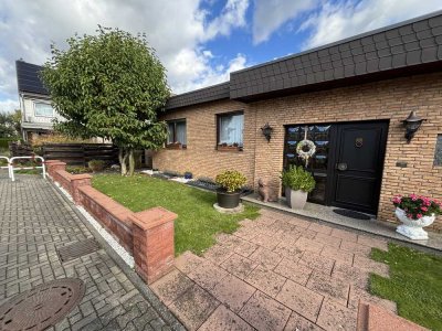 Wohnen im barrierearmen Bungalow mit Flair 2,5 Zi. inkl. Einbauküche, Wintergarten in ruhiger Lage