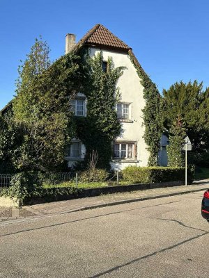 Sanierungsbedürftiges EFH mit 3 Garagen