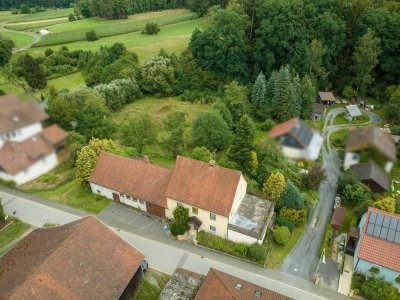 RESERVIERT - Haus m. Nebengebäude (sanierungsbedürftig), Grundstück ca. 11.000 m² inkl. Wald