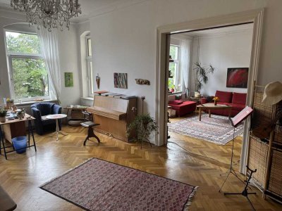 Schöne geräumige 3-Zimmer Wohnung direkt hinter den Schloss-Arkaden zu vermieten! Auch WG-geeignet!