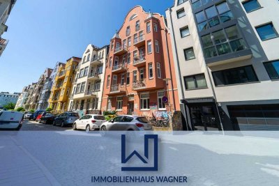 Sofort bezugsfrei! Charmante 3,5-Zimmer-Altbauwohnung mit zwei Balkonen am Rostocker Stadthafen