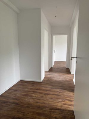 Ideal für WG: Helle Wohnung mit 2 Bädern & Balkon in ruhiger Lage
