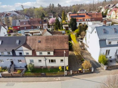 Freies Reiheneckhaus mit viel Entwicklungspotenzial in Zirndorf
