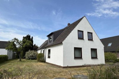 Ein Haus mit großem Grundstück