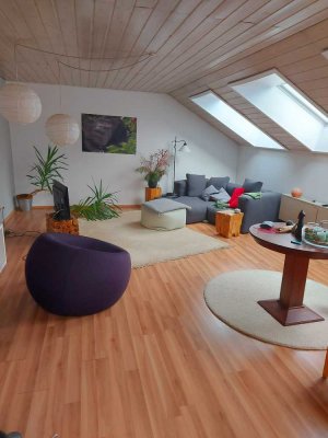 Attraktive 3,5-Zimmer-Dachgeschosswohnung mit Balkon und Einbauküche in Kusterdingen