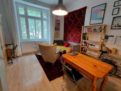 Renovierte, vollmöblierte für Kurzzeitmie geeignete Altbauwohnung direkt vom Eigentümer bezugsfertig