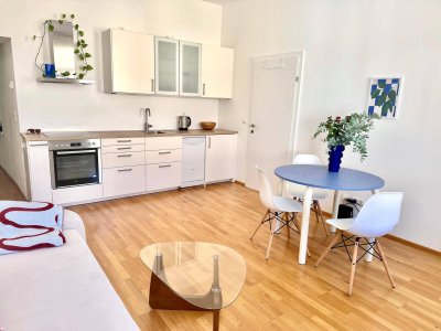 Bright, Fully Furnished Apartment for Temporary Lease