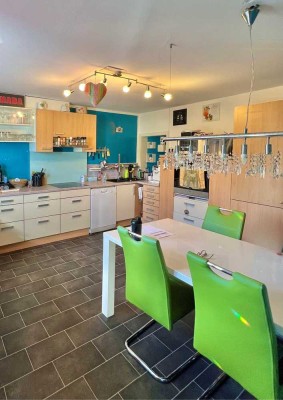 Zweifamilienhaus auf großzügigem Grundstück in guter Lage
