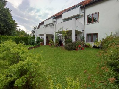 Schöne gepflegte 2-Zi-EG-Wohnung in guter Lage mit überdachter Terrasse, eigener Garten, Einbauküche