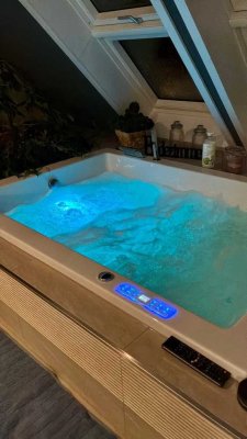 EFH mit Wellnessbereich - mit viel Platz, hochwertig. Ausstattg. ,liebev. Garten,  Sauna, Pool,Teich