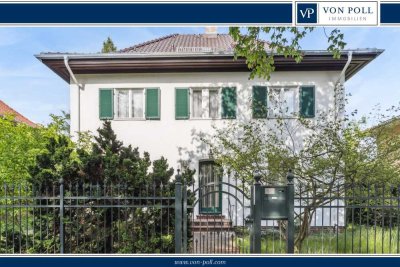 Gepflegte Familien-Villa auf einzigartigem Grundstück mit Ausbaureserve im Dach