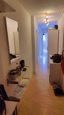 WG-Halbe 2-Zimmer-Dachgeschosswohnung, möbiliert, gehobene Innenausstattung in Pasing für Studentin