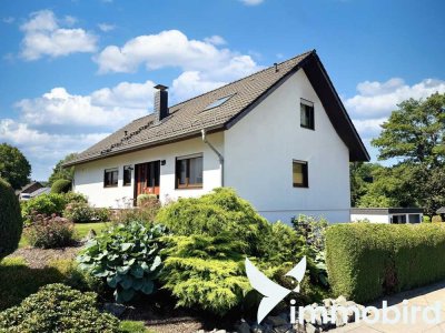 *Provisionsfrei* Einfamilienhaus oder Zweifamilienhaus mit Gartentraum, Einliegerwohnung & Bachlauf