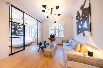 Beste Lage in Schwabing - exklusive, kernsanierte 2-Zi.-Altbauwhg. mit Deckenhöhen bis zu 3,8 m