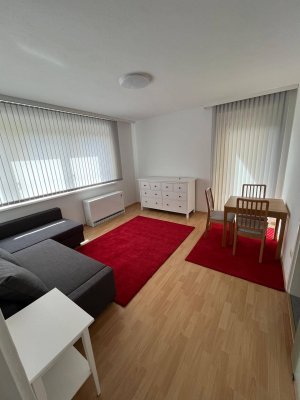 Schöne neu renovierte 2-Zimmer-EG-Wohnung mit Balkon