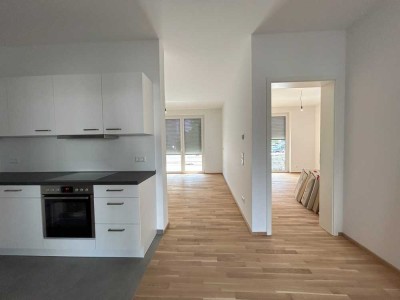 Erdgeschoss, 3-Zi., 2x Terasse, EBK, Gäste-WC, Abstellk., Keller, 2x Stellplatz