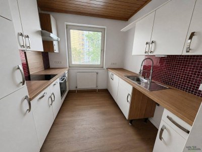 Helle 3 Zimmer Wohnung mit Loggia