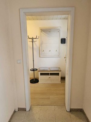 Vollmöblierte 2-Zimmer-Wohnung mit Balkon und Garagenstellplatz