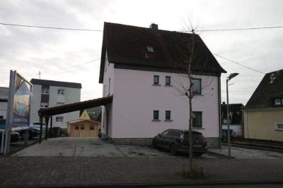 modernisierte 2 Zimmer Wohnung mit 2 Kfz-Stellplätzen und sep. Gartenhaus