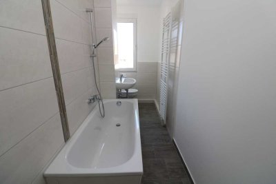 Schaumparty im modernen Wannenbad...helle 3-RW mit Wanne & Balkon!!!