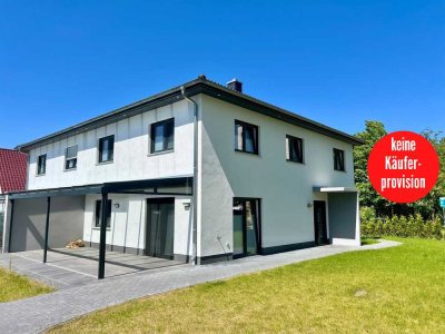 HORN IMMOBILIEN++ Neubrandenburg, große und neuwertige Doppelhaushälfte mit Kamin, EBK, E-Ladestatio