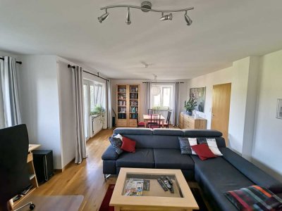 Helle 2-Raum-Wohnung mit großem Wohnzimmer, Balkon und Einbauküche in Regensburg