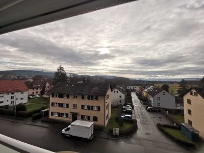 Frisch renovierte 4-Zimmer Wohnung mit Balkon u. Aussicht