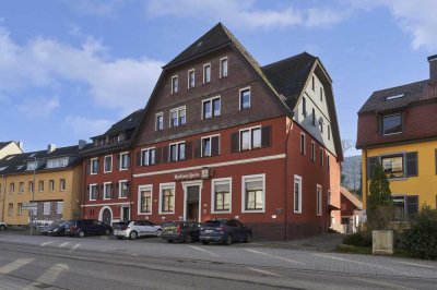 Mehrfamilienhaus mit Gewerbe, 9 Wohnungen in historischem Gebäude in 79183 Waldkirch