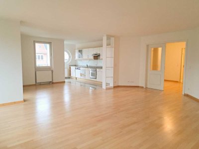 Provisionsfrei: Wohnjuwel im Generalsviertel: 2 Balkone, Lift, TG-Parkplatz, Top Energieeffizienz