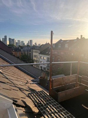 Maisonette über den Dächern des Nordends | Skyline-Blick | Berger Straße & Merianplatz | 95 m²