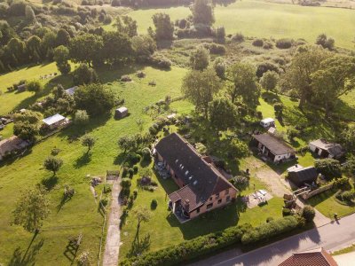 Stilvolles Landhaus mit Ausbaureserven und 3 Baugrundstücken zu verkaufen!