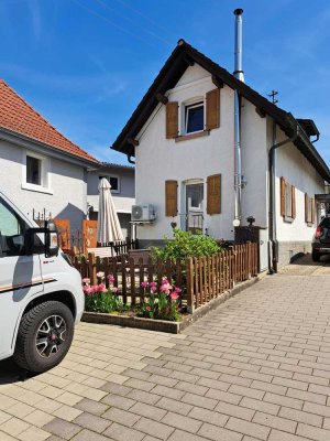 Provisionsfrei! Schnuckeliges freistehendes Einfamilienhaus mit Pool und Wohnmobilstellplatz