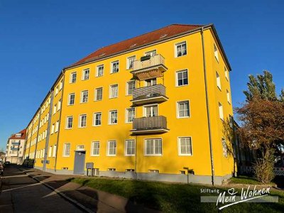 Dachgeschosswohnung mit großem Wohnzimmer und Einbauküche