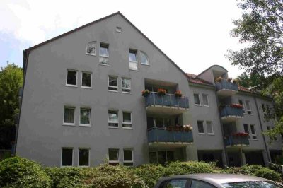 Öffentlich geförderte Wohnung mit Balkon und PKW-Stellplatz