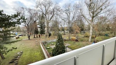 Idyllische, zentrumsnah mit Balkon, Badewanne, Laminatfußboden und ruhiger Lage