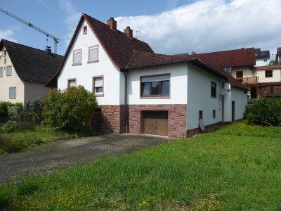 freistehendes 1 Fam. Wohnhaus mit Garage und Nebengebäude