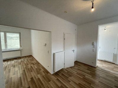 NEU SANIERTE 1,5-ZIMMER-WOHNUNG IN WEIDEN AM SEE - GRILLPLATZ - RUHELAGE!