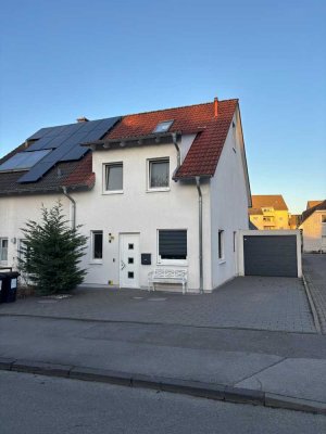 Freistehendes Haus mit 5 Zimmern und Garage in Dortmund-Huckarde