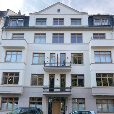 Erstbezug nach Kernsanierung: gehobene 2-Zimmer-Wohnung mit EBK / Balkon in zentralster Lage