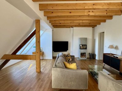 Exklusive DG-Wohnung mit Kamin, Charlottenburg / Exclusive attic apartment with fireplace in Charl.