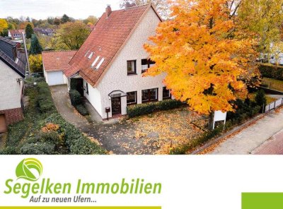 Gut und zentral gelegenes Zweifamilienhaus mit Gewerbeeinheit, Garage und großen Garten