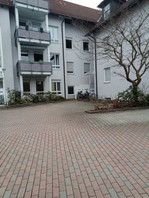 Sanierung mit Einbauküche und neuem Bad: 
Schöne 3-Raum-EG-Wohnung in Weiden in der Oberpfalz