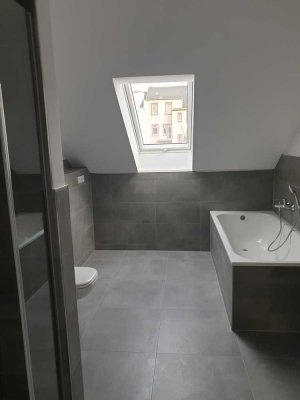 ** Hochwertig sanierte 3-Zimmer Wohnung mit Fußbodenheizung, Balkon, Aufzug** WE 13**