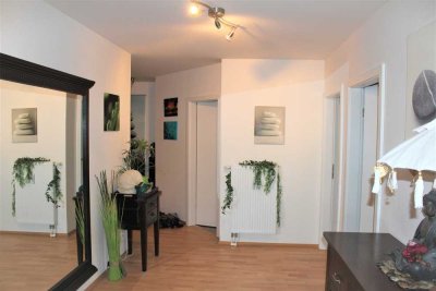 Moderne 4 Zi.- Wohnung mit Garage zur Selbstnutzung oder Kapitalanlage!