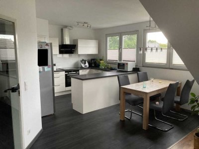 3-Zimmer DG-Wohnung mit Balkon, Einbauküche, Kfz-Stellplatz und Kamin in Haan